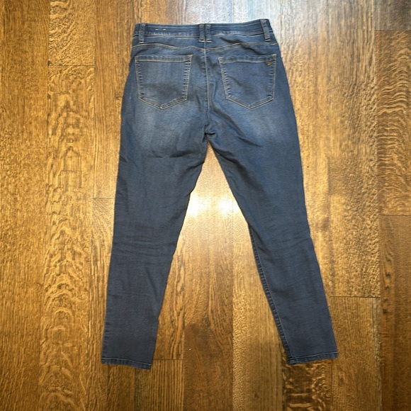 Wit & Wisdom super stretch jeans fits like a 6 - Picture 4 of 5